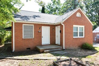 Building Photo - Cozy Brick Duplex