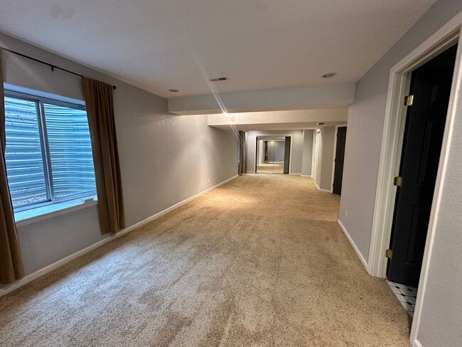 Building Photo - 3 Bedroom 3 Bath - Arapahoe Ridge Erie!