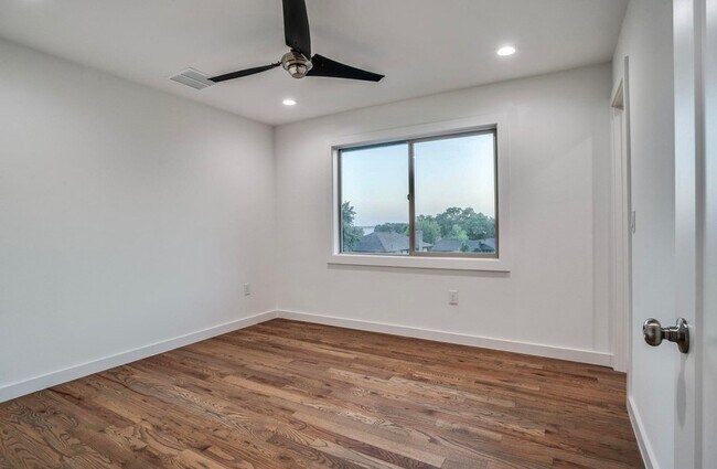 Building Photo - 1408 S Alamo Rd