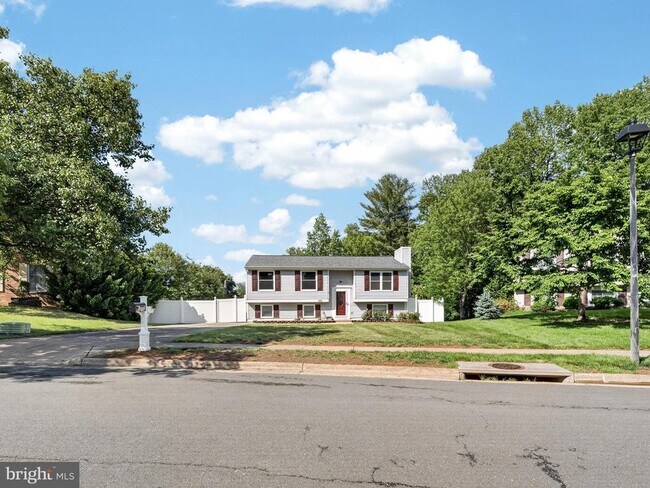 Building Photo - 3806 Candlelight Ct