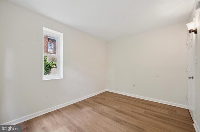 Building Photo - 111 W Queen Ln