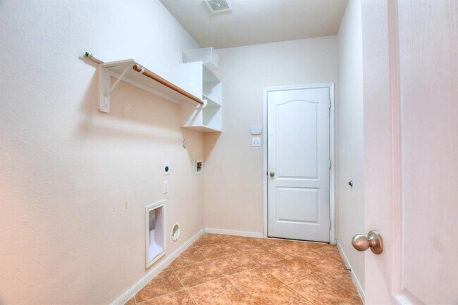 Building Photo - 4711 Bellows View Dr