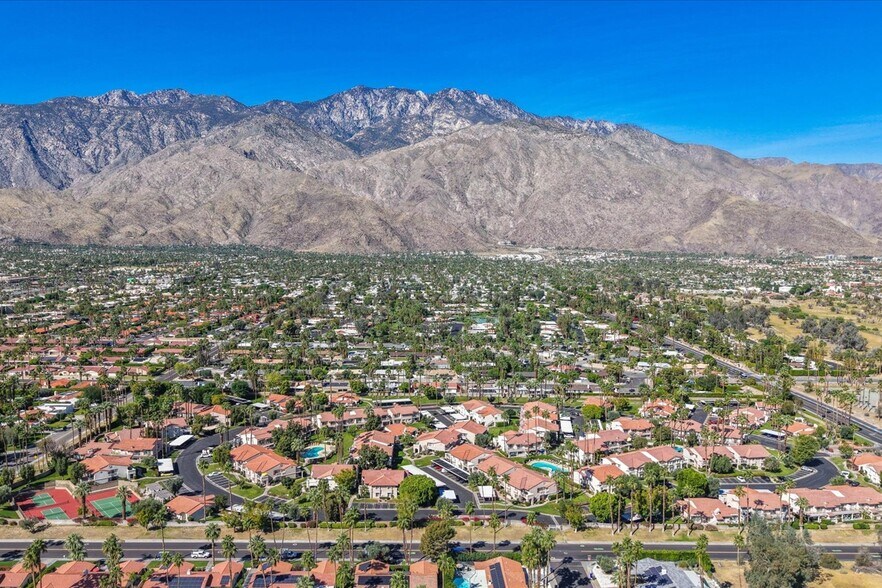 Building Photo - 2701 E Mesquite Ave