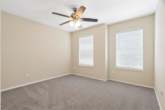 Building Photo - 8907 Grand Villa Ln