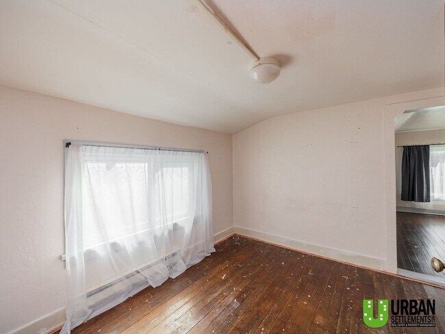 Building Photo - Charming 4-Bedroom Home with Fenced Yard, Garage & Washer/Dryer – North Spokane