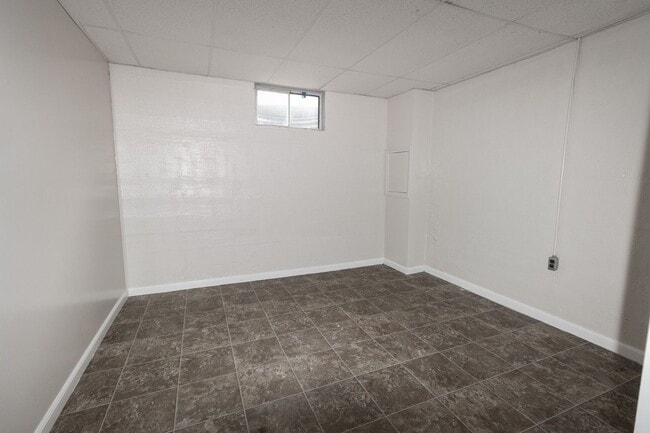 Building Photo - 4 Bed 2 Bath House on East Campus