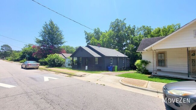 Building Photo - 1710 Oakwood Ave