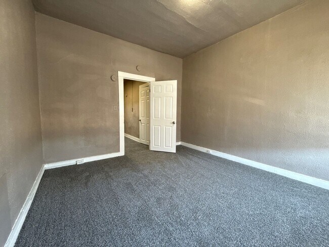 Building Photo - Two Bedroom House In Baltimore City