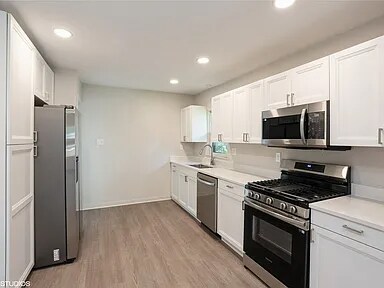 Building Photo - 3215 E 8th St