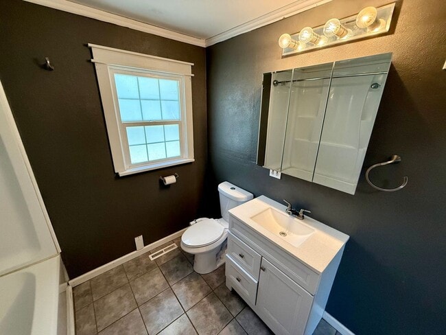 Building Photo - Adorable 3 bedroom 1.5 bathroom house for ...
