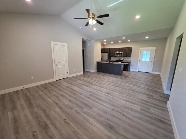 Building Photo - 13 Lockhart Ln