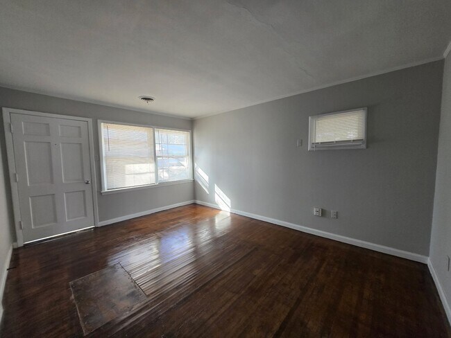 Building Photo - 964 Elizabeth Ln