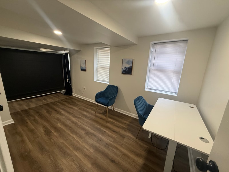 Building Photo - 1 Maple Ave