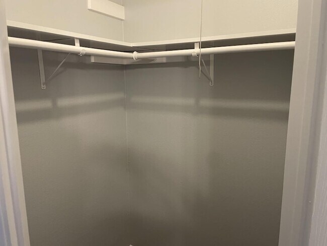 Building Photo - 305 Hickok Ct