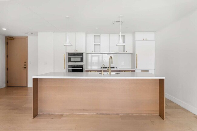 Building Photo - 70 Rainey St