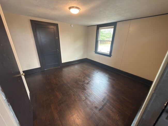 Building Photo - Pulaski, 4BR / 1.5 BA, available now