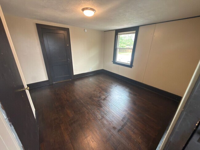 Building Photo - Pulaski, 4BR / 2 BA, available now