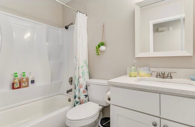 Building Photo - 3410 Green Briar Cir