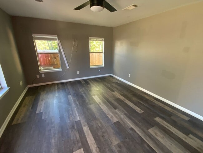 Building Photo - 111 E Pine St