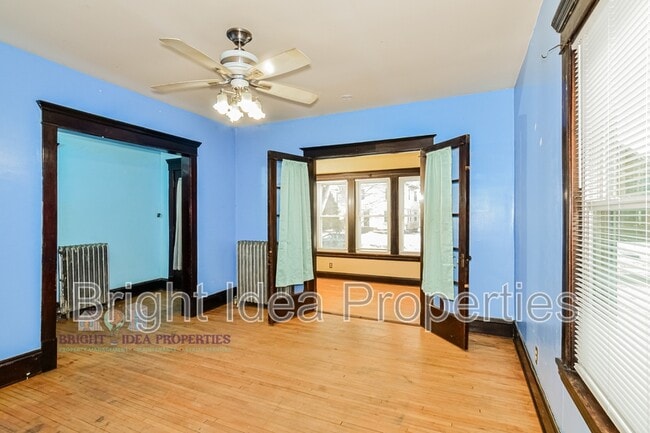 Building Photo - 2104 Emerson Ave S