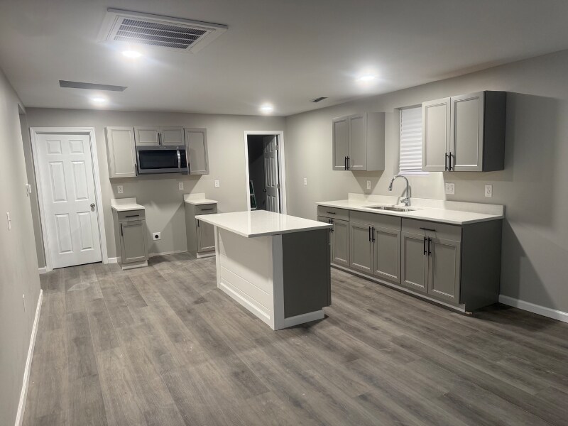 Building Photo - 3568 3rd Ave