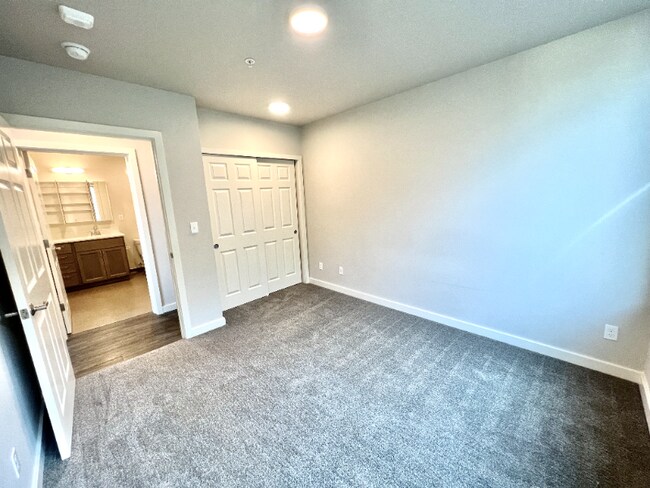 Building Photo - 1925 S I St