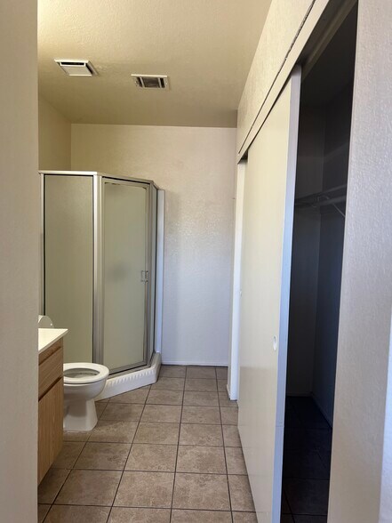 Master bath - 15597 Tonekai Rd