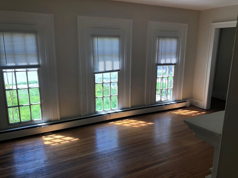 Building Photo - 608 Elmwood Ave