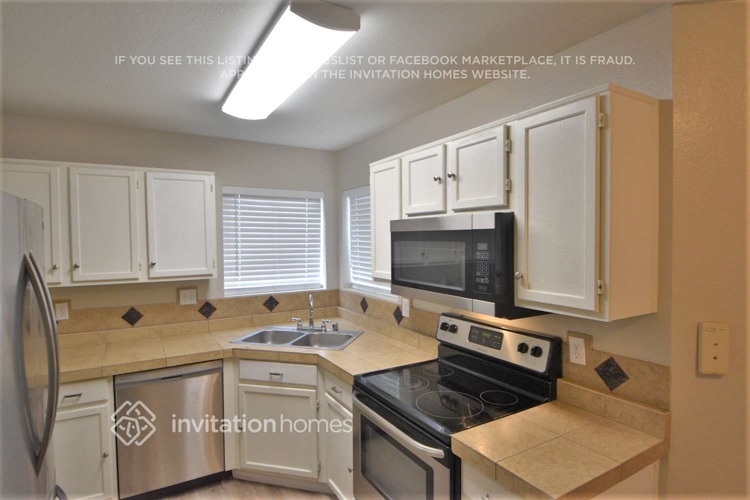 Building Photo - 10219 N 89th Ave