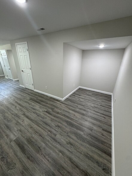 Building Photo - 1000 N Keebler Ave