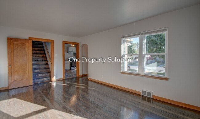 Building Photo - 700 E 36th Ave