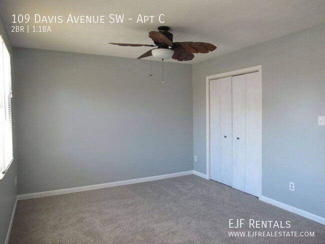 Building Photo - 109 Davis Ave SW