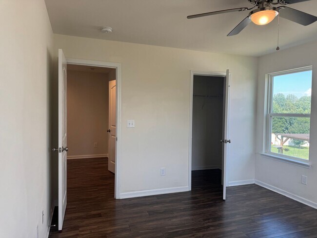 Building Photo - Five Bedroom Home in The Villages of Denver