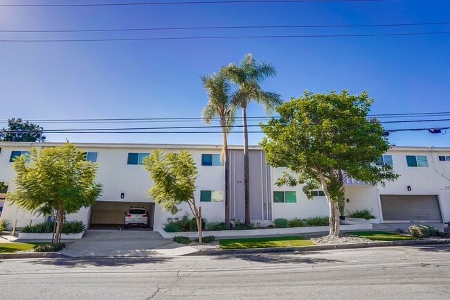 Building Photo - 715 N Marlborough Ave