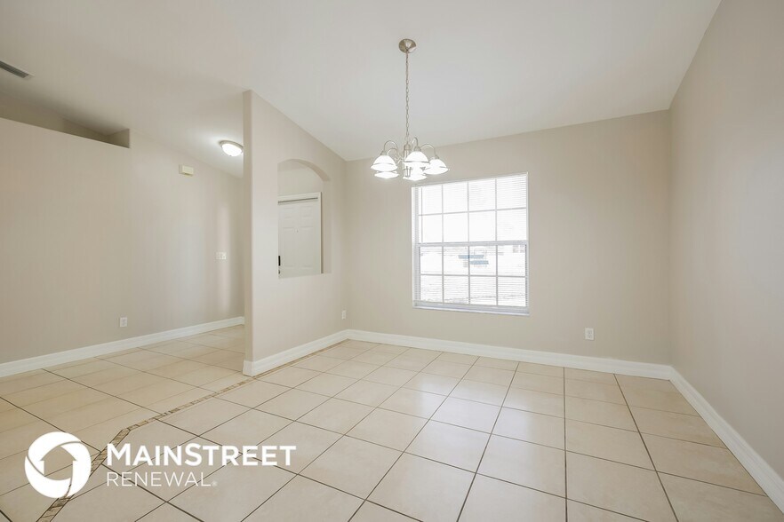 Building Photo - 448 Reading St