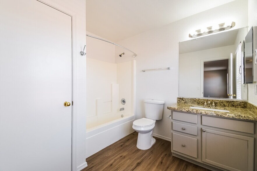 Building Photo - 650 E Woodsman Pl