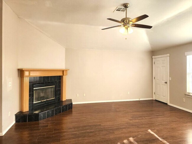 Building Photo - 3 Bed 2Bath 2 Car in the Westlake Addition NW OKC