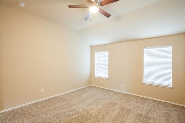 Building Photo - 709 Alder Dr