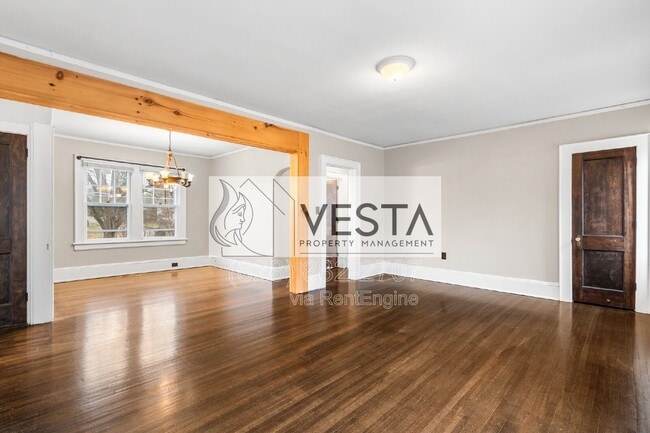 Building Photo - 68 Maple St