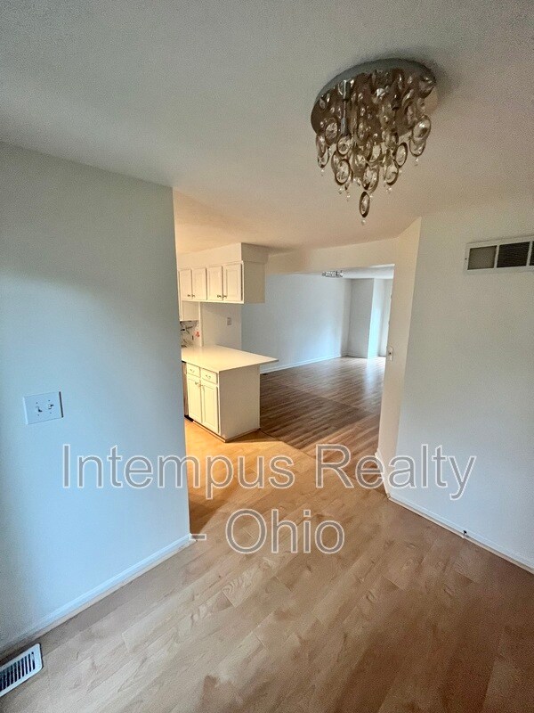 Building Photo - 2071 Stratford Ct