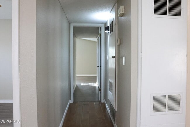 Building Photo - 6704 La Cadena Dr