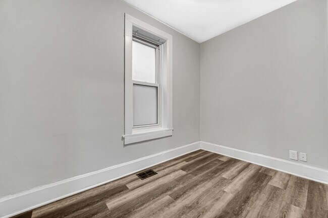 Building Photo - 1817 N Honore St