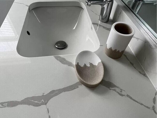 Building Photo - 14 Summer St