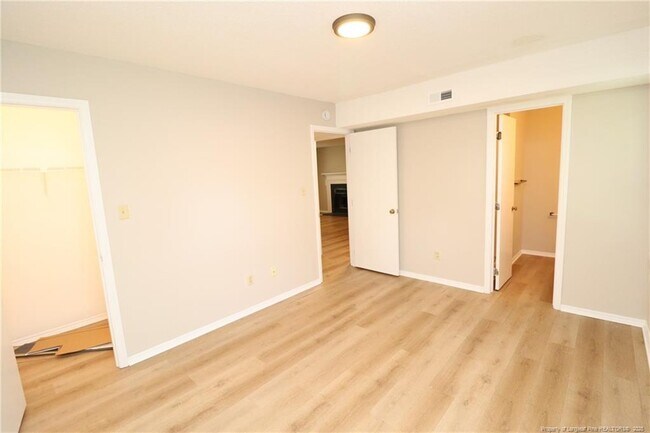 Building Photo - 3901 Lexington Dr