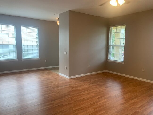 Building Photo - 3/2 Condo w/ 2 Car Garage in Harmony, FL