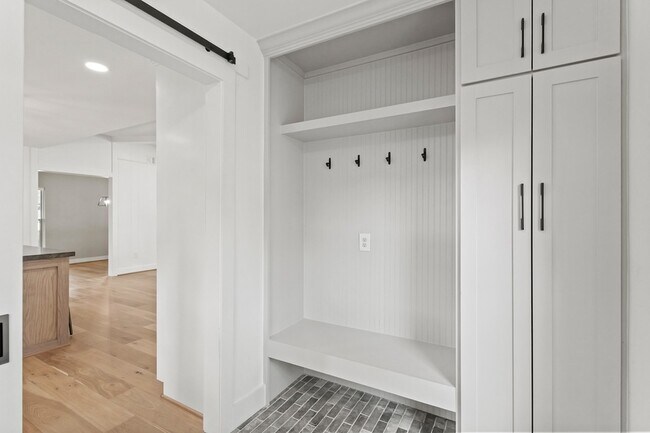 Building Photo - 1707 Imperial Crown Dr