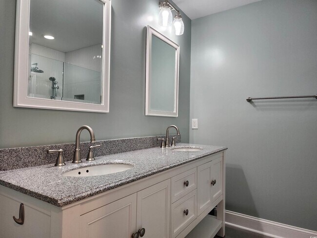 Building Photo - 613 Golden Bear Dr