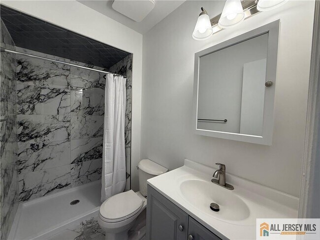 Building Photo - 123 Aspen Dr