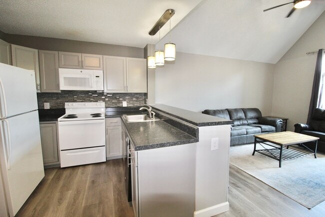 Building Photo - 1348 Hunters Rd