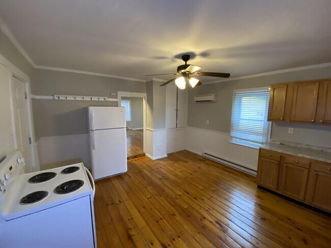 Building Photo - 212 York St